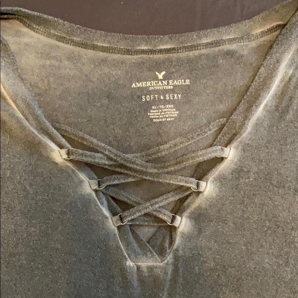 Woman- American Eagle T shirt
